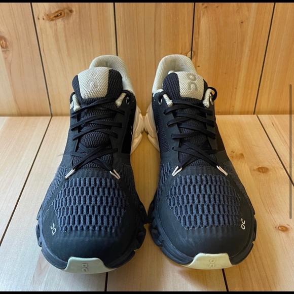 On Cloud Running Shoe - Womens Size 7 - Picture 3 of 6